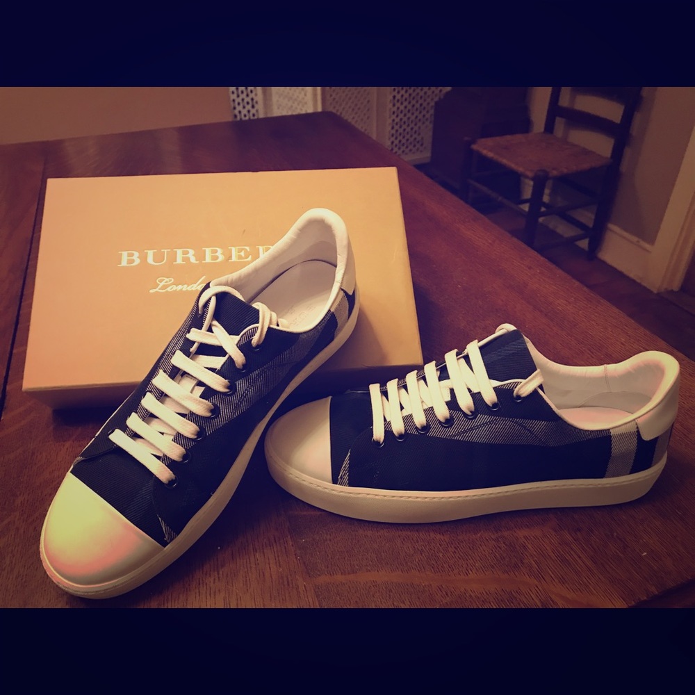 Burberry classic plaid sneakers!!